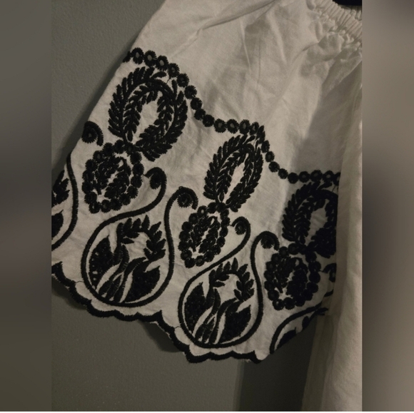 Medium River & Rose White Blouse with Black Embroidery Boho Bohemian Texture - Picture 3 of 4